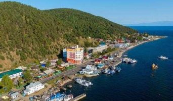 Поселок Листвянка на Байкале