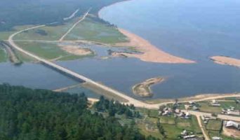 Поселок Горячинск на восточном побережье Байкала