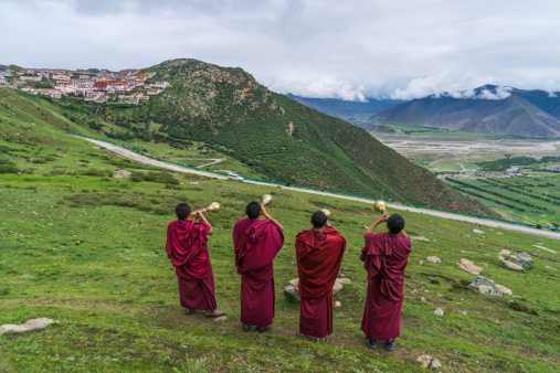 монастыри Тибета