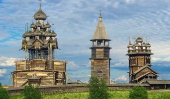 Кижи — российский памятник древнего зодчества