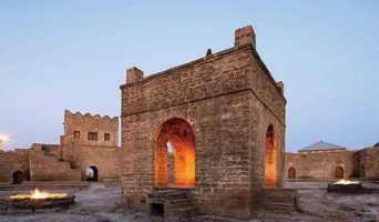 АТЕЩГЯХ — зороастрийский храм огня в Баку