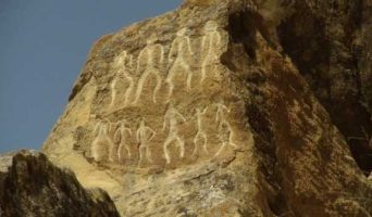 Экскурсия в заповедник Гобустан из Баку. Петроглифы Гобустана