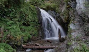 Киште — самый громкий водопад Телецкого озера