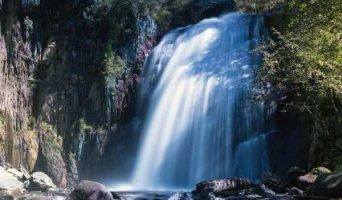 Водопад Корбу — одна из главных достопримечательностей Телецкого озера