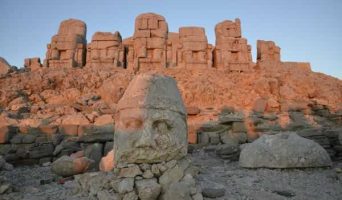 Гора Немрут даг в Турции