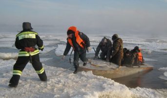 Службы спасения на озере Байкал
