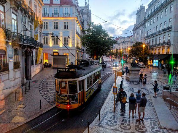 Трамвай №28 в Лиссабоне