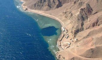 Голубая дыра в Египте – одно из самых захватывающих и таинственных мест на планете