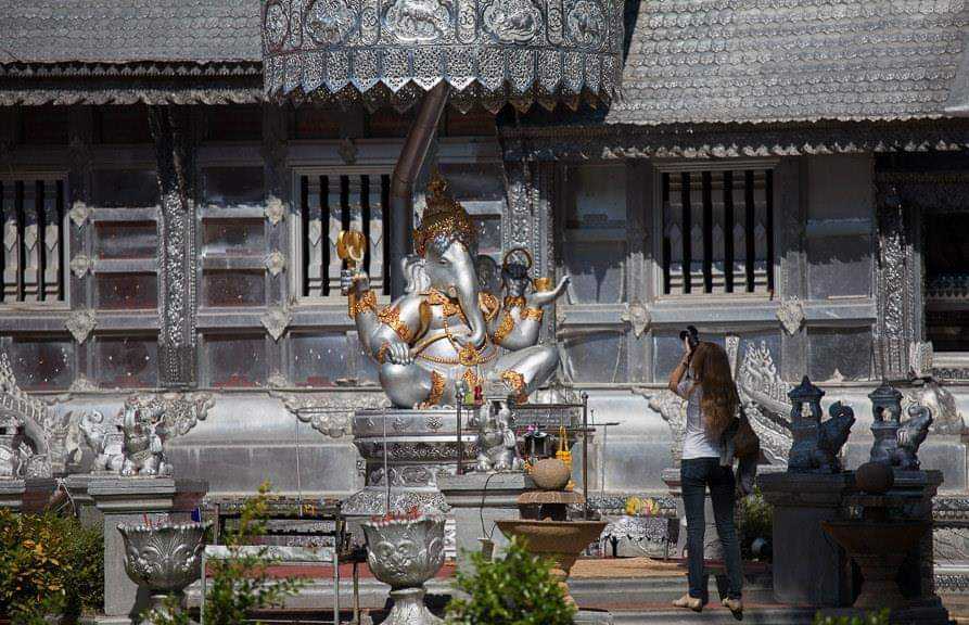 Серебряный храм Sri Suphan
