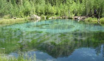 Гейзерное озеро у поселка Акташ. Горный Алтай. Описание