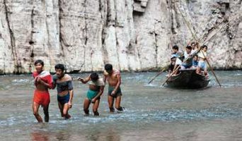 Как побывать в Городе Призраков и увидеть бурлаков на реке Янцзы