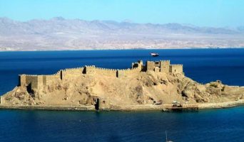 С какого курорта в Египте можно совершить тур на остров Фараонов?