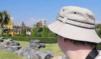 Обновленный парк мадам Нонг нуч в Паттайе полон динозавров