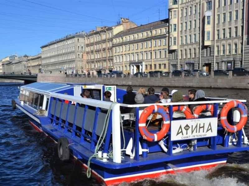 По рекам и каналам: Петербург с воды