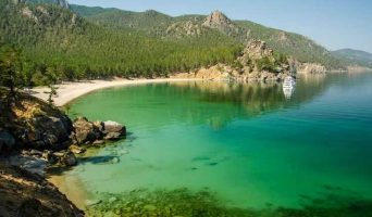 Бухта Бабушка в заповедной части Байкала