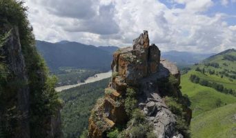 Скала Чертов палец на Алтае. Как подняться, где дорога
