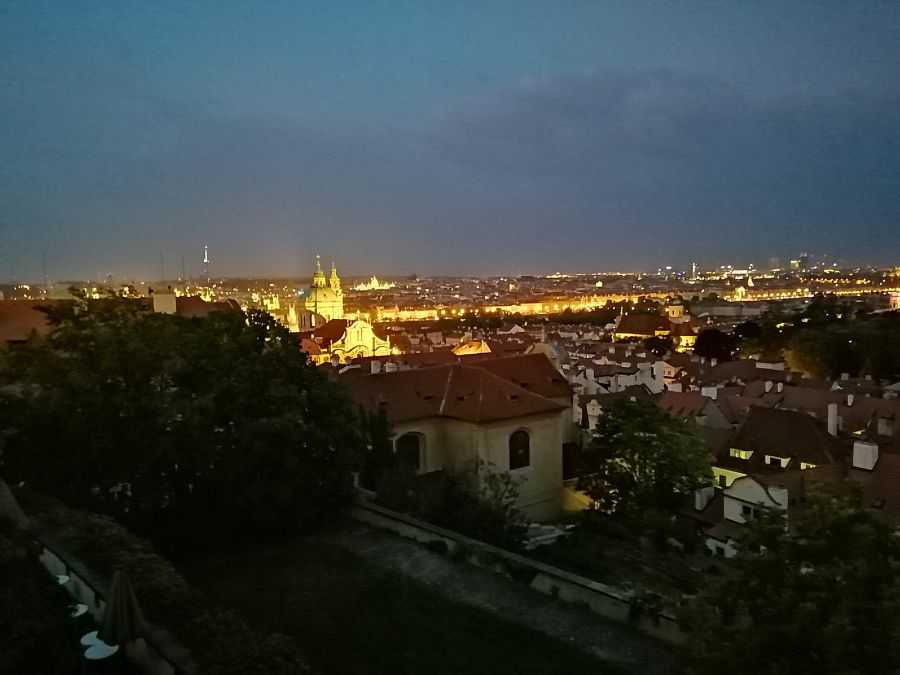 Вид на Прагу со стены Пражского града