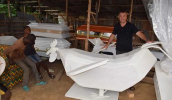 Фантастические гробы Ганы или похоронный праздник