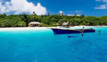 Тонга. Свиньи ловят рыбу, а люди веселятся по субботам, так пожелал король