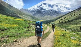 Отдых в горах: практичные советы новичкам и как правильно проложить туристический маршрут