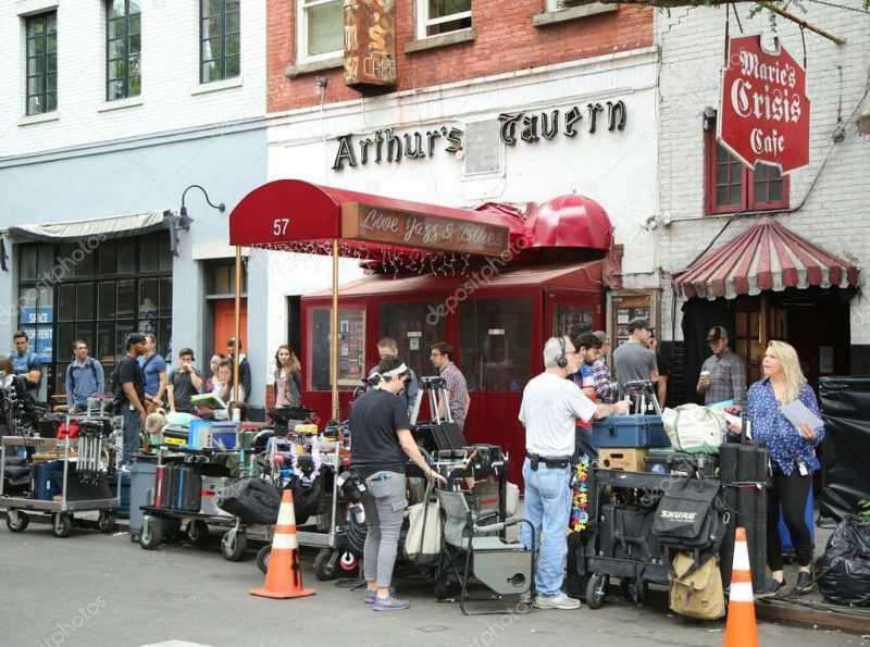 Джаз-клуб Таверна Артура рядом с кафе "Кризис"