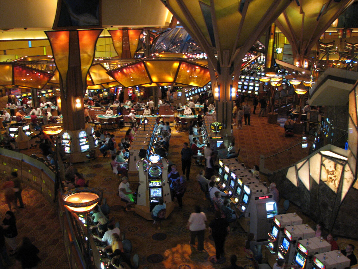 Игровой зал индейского казино