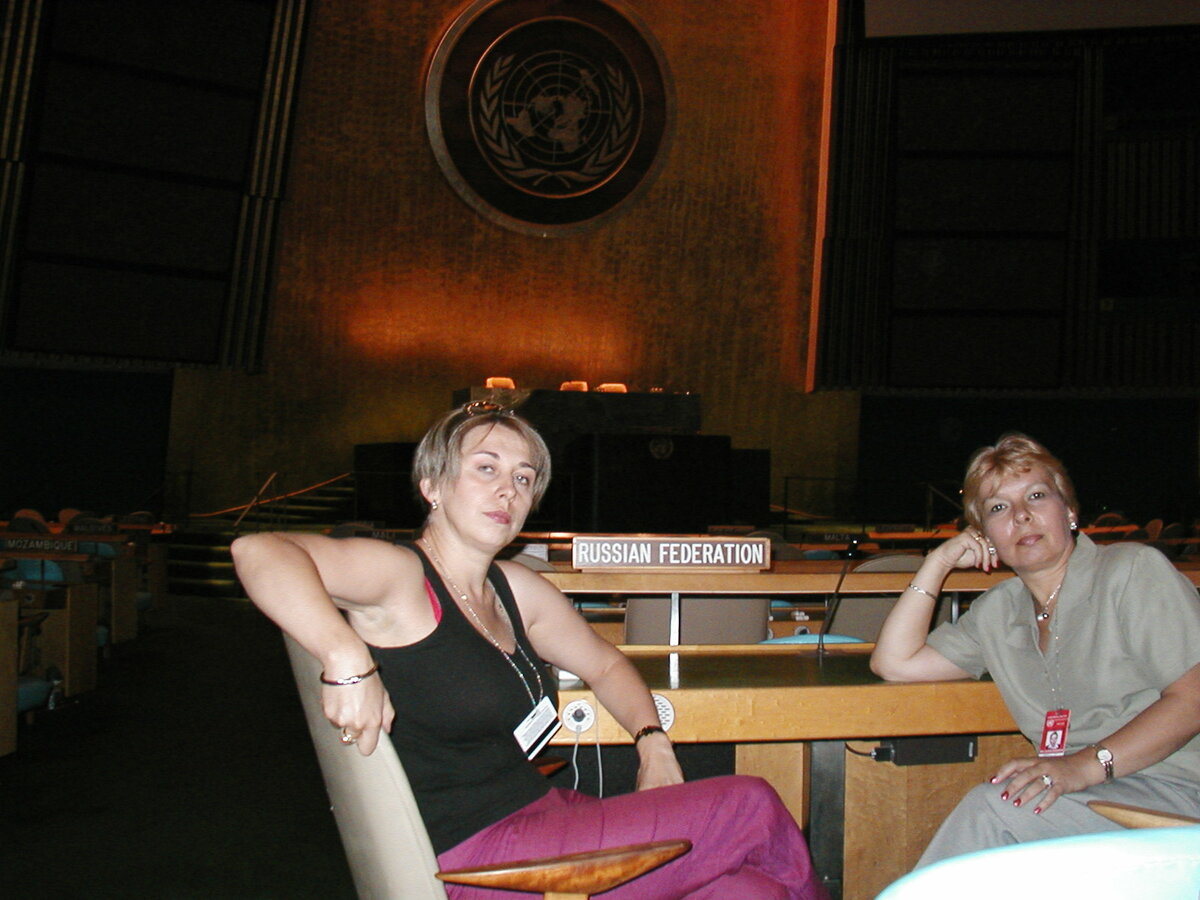 За столом российской делегации в зале Генассамблеи ООН