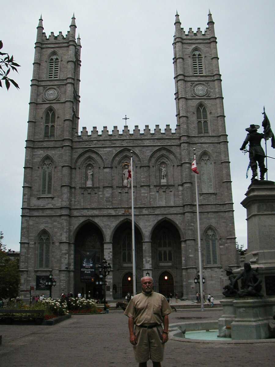У собора Нотр-Дам в Монреале