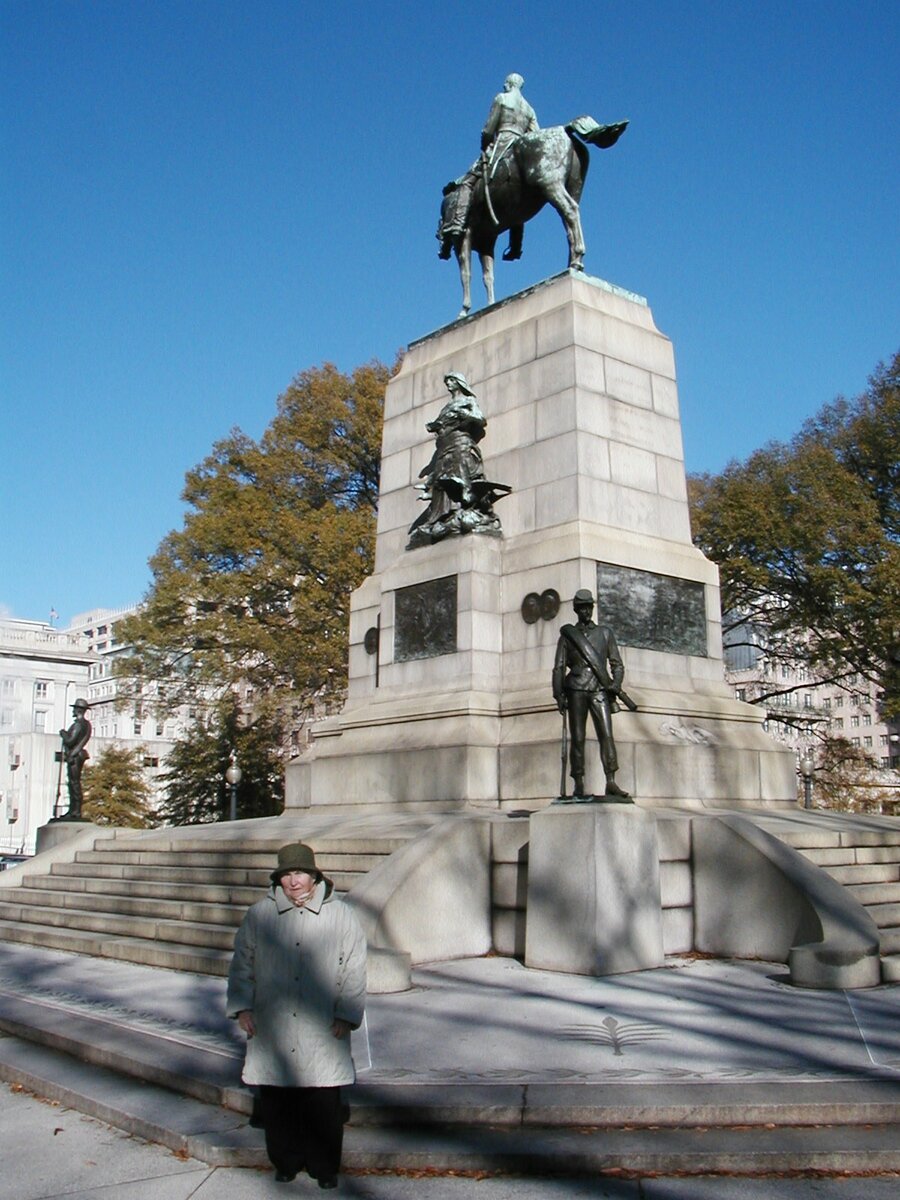 Памятник генералу времен Гражданской войны