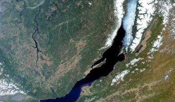 Cколько процентов от всех мировых запасов озёрной пресной воды содержится в озере Байкал?