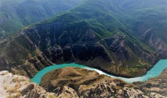 Природное волшебство — бархан Сарыкум, Салтинский водопад, Сулакский каньон