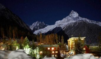 Особенности увлекательного отдыха организованной группой на Домбае