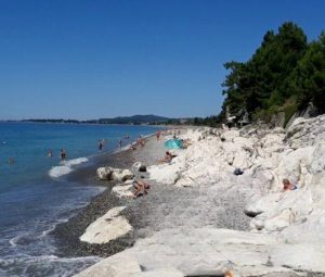 Белые скалы в Цандрипше: природное чудо в Абхазии для фото и созерцания