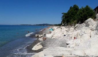 Белые скалы в Цандрипше: природное чудо в Абхазии для фото и созерцания