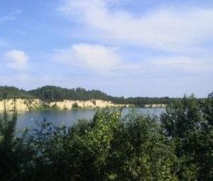 Кузьмоловский карьер с бирюзовой водой. Как добраться, есть ли подъезд для автомобилей