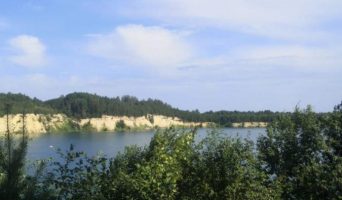 Кузьмоловский карьер с бирюзовой водой. Как добраться, есть ли подъезд для автомобилей