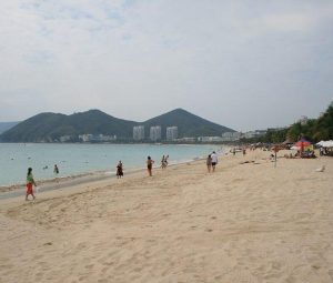 Отдыхал на пляже Дадунхай в октябре 2025 года