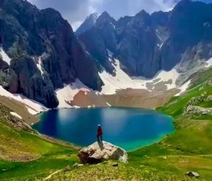 Уникальное озеро Эшенкул в Кыргызстане