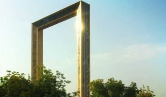 Рамка в Дубае и сказочный светящийся парк через дорогу